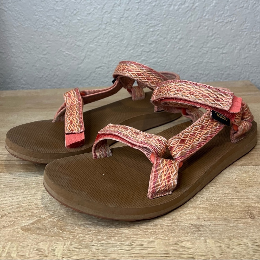 Teva Original Universal Miramar Fade Coral Women’s 8 Peach Pink Strapy Sandals